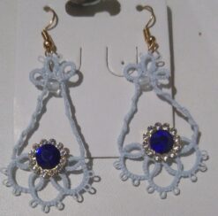 Brinco Renda Frivolite Com Flor de Strass Modelo A58 Cor Azul  2,5 x 6,5 Cm