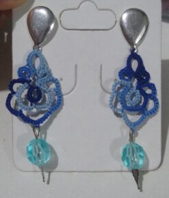 Brinco Renda Frivolite Com Pingente Modelo A46 Cor Azul Mesclado 2 x 5 Cm