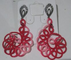 Brinco Renda Frivolite Modelo C17 Cor Vermelho Mesclado 3,5 x 7 Cm