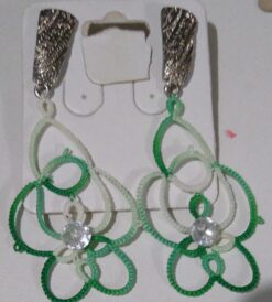 Brinco Renda Frivolite Modelo D4 Cor Verde Mesclado 7.5x3cm Com Pedrinha