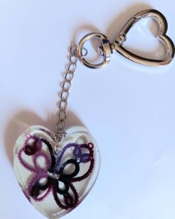 Chaveiro de Resina Com Detalhe Em Renda Frivolite Modelo AB3